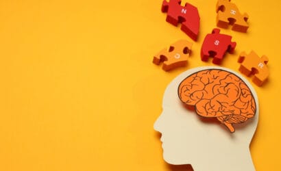 Ilustracja przedstawia sylwetkę głowy z mózgiem i puzzlami symbolizującą prewencję w chorobach neurologicznych.